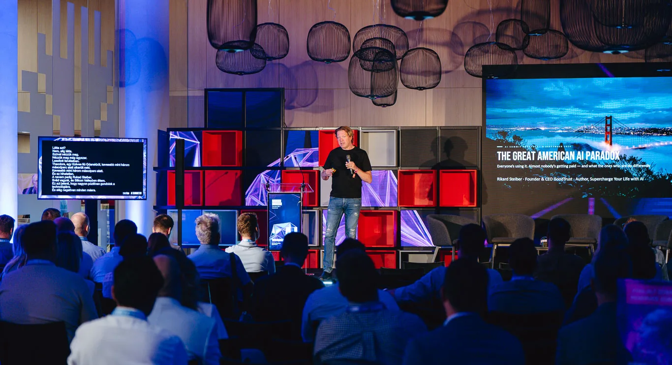 Rikard Steiber giving the keynote The Great American AI Paradox to a full room